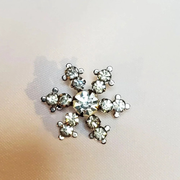 Vintage 50's Rhinestone Brooch Pin Riveted Starburst Star Snowflake retro - Picture 2 of 11